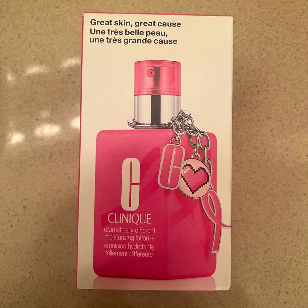 Clinique Limited-Edition Dramatically Different
Moisturizing Lotion+ JUMBO - Picture 2 of 4